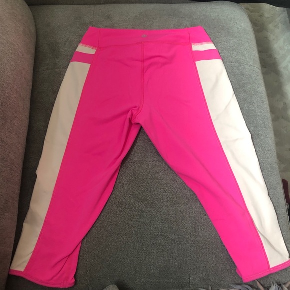 Lululemon legging capris - Picture 2 of 3